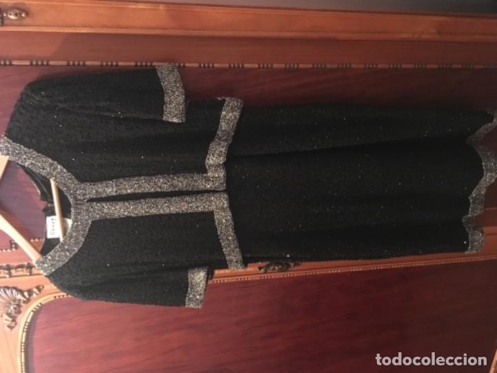 Antig&uuml;edades: Vestido de seda natural con abalorios. - Foto 5