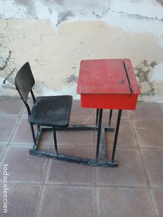 Antig&uuml;edades: Pupitre de escuela. - Foto 1
