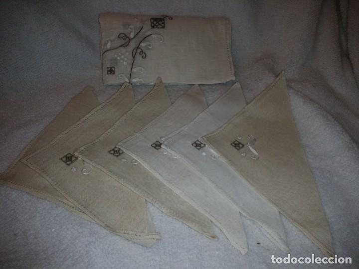 Antigüedades: Bonito y antiguo mantel y 6 servilletas de lino con bordados a mano - Foto 1 - 135723683