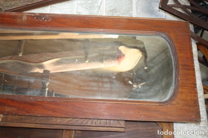 Antig&uuml;edades: Espejo con marco de madera de caoba. - Foto 2