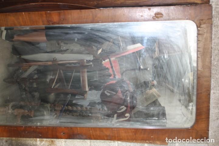 Antig&uuml;edades: Espejo con marco de madera de caoba. - Foto 5