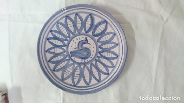 Antig&uuml;edades: plato azul de cer&aacute;mica, impecable - Foto 1