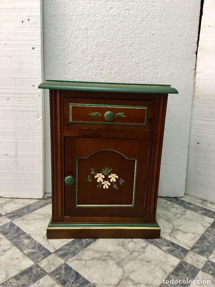 Antig&uuml;edades: MESITA DE MADERA DECORADA A MANO - Foto 2