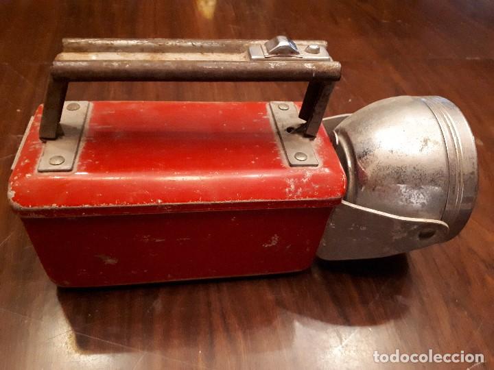 Antig&uuml;edades: Linterna Americana de Foco Basculante. Met&aacute;lica.
