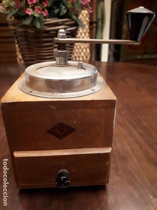 Antiques: Molinillo de Caf&eacute; Breveti. Modello Depositato. Italiano. Madera y metal
