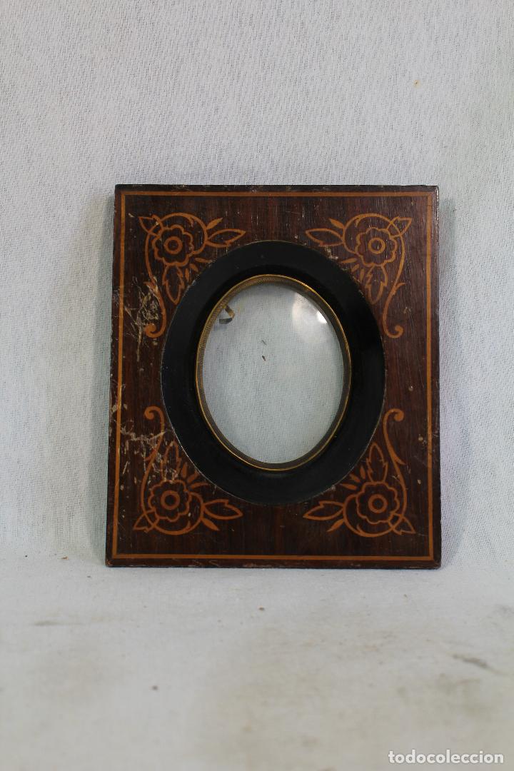 Antig&uuml;edades: cuadro marco oval en madera con marqueteria - Foto 1