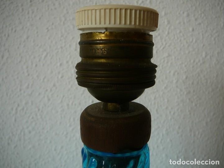 Antig&uuml;edades: Antigua botella adaptada como l&aacute;mpara. Botella electrificada. - Foto 4