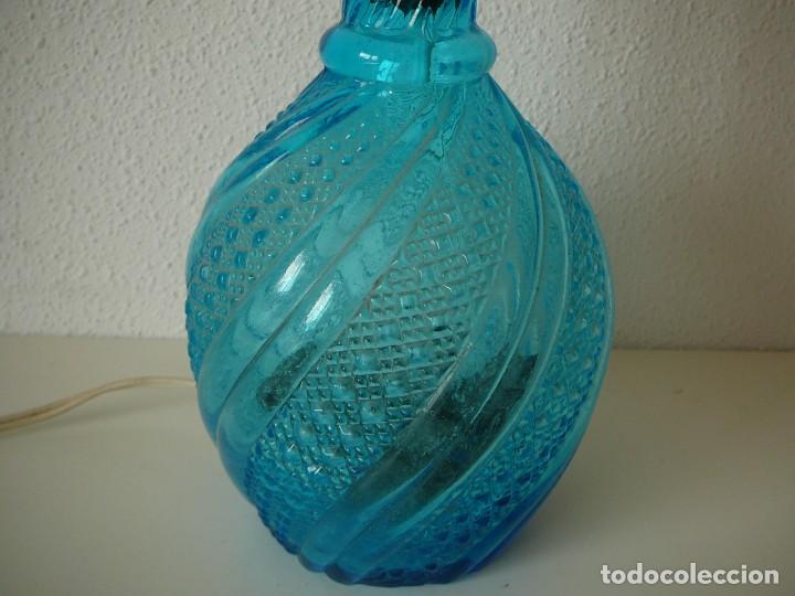 Antig&uuml;edades: Antigua botella adaptada como l&aacute;mpara. Botella electrificada. - Foto 6