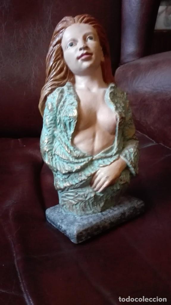 Antiquit&eacute;s: Busto de mujer er&oacute;tico de yeso pintado a mano
