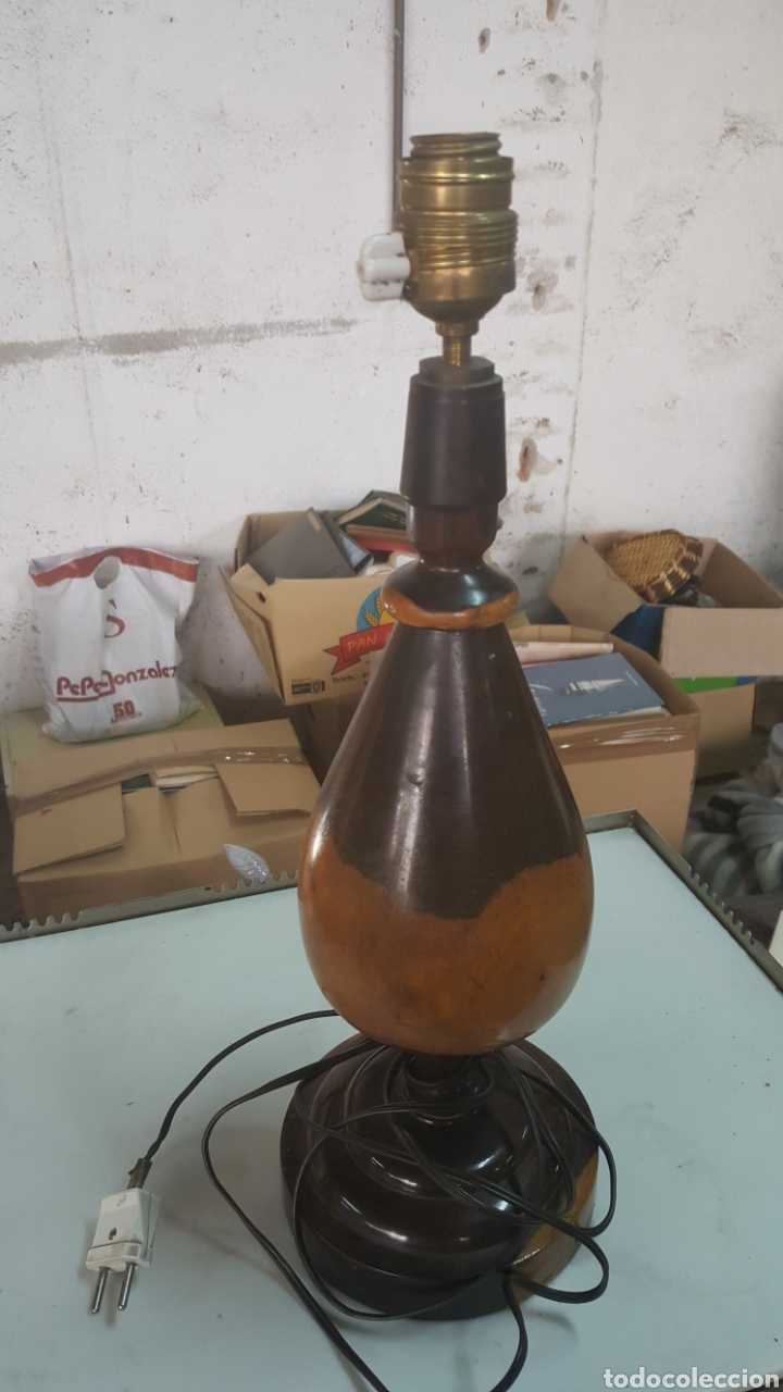 Antig&uuml;edades: lampara de mesa de madera bicolor - Foto 1