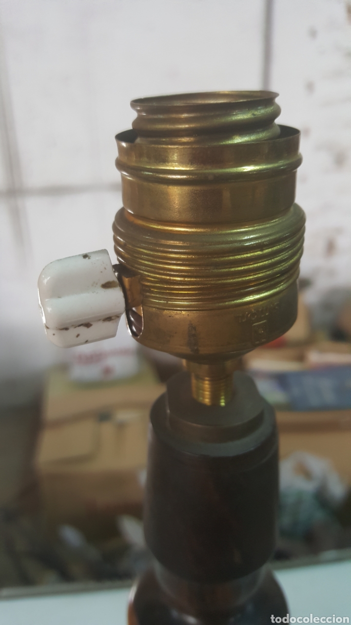 Antig&uuml;edades: lampara de mesa de madera bicolor - Foto 2
