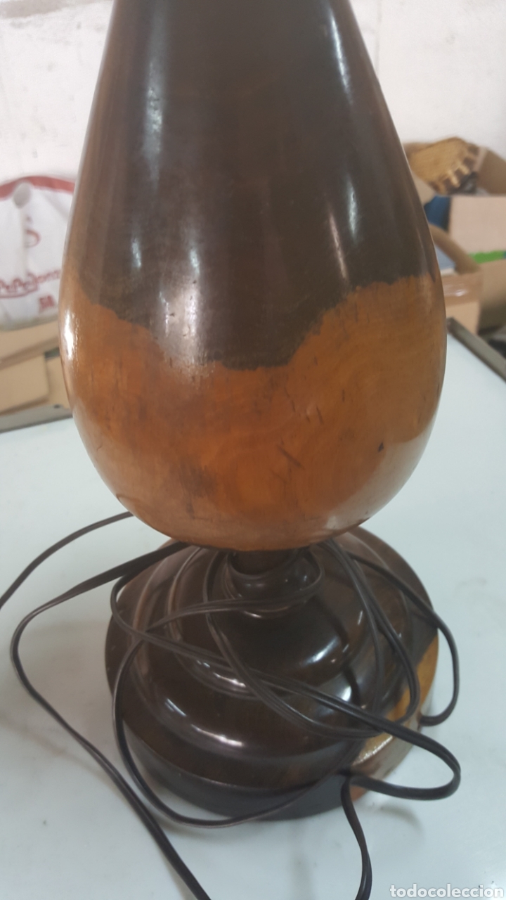 Antig&uuml;edades: lampara de mesa de madera bicolor - Foto 3