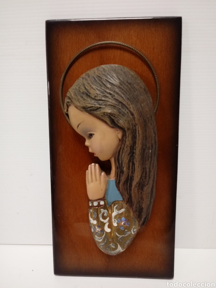 Antig&uuml;edades: Cuadro de virgen en escayola sobre madera - Foto 1
