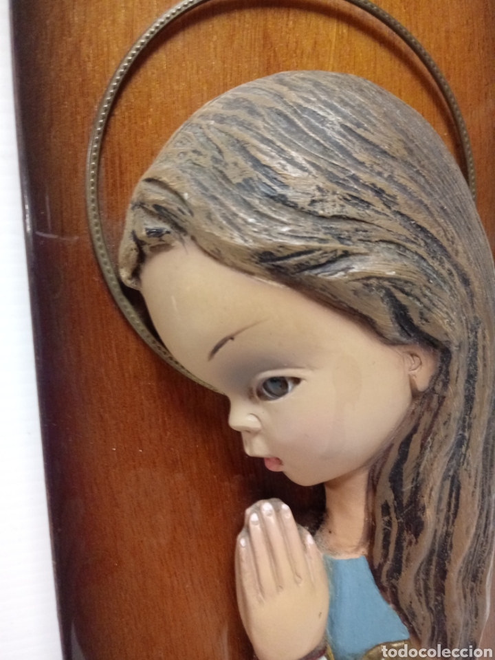 Antig&uuml;edades: Cuadro de virgen en escayola sobre madera - Foto 2
