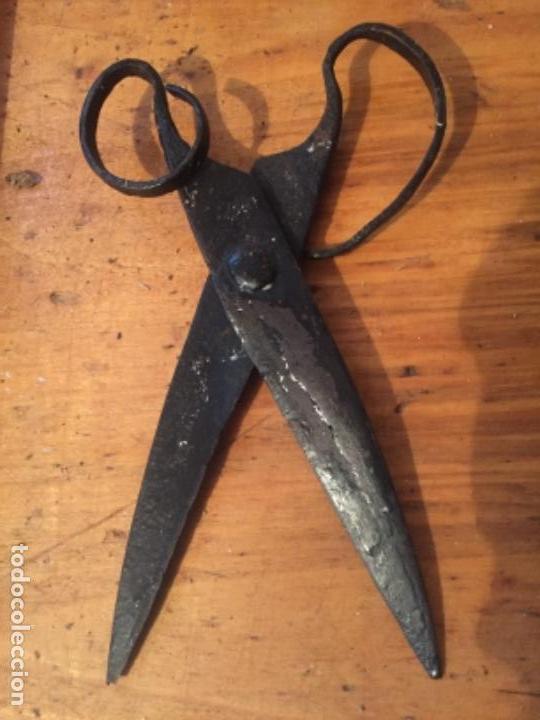 Antig&uuml;edades: Tijeras antiguas, 30 cms - Foto 4