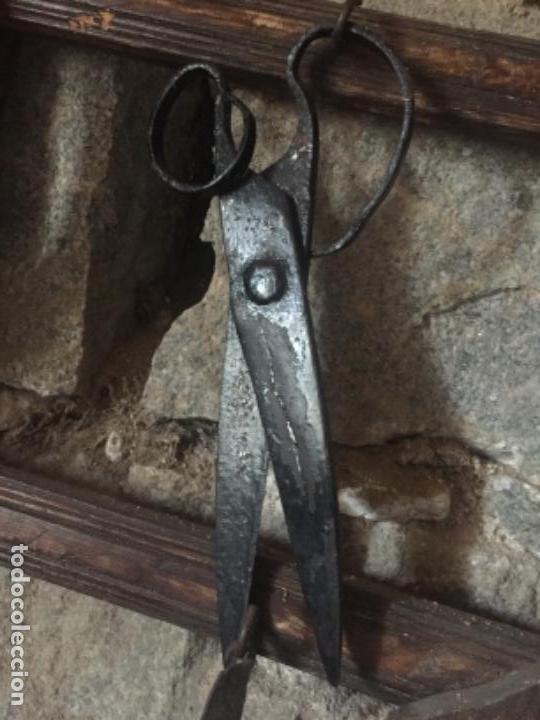 Antig&uuml;edades: Tijeras antiguas, 30 cms - Foto 2