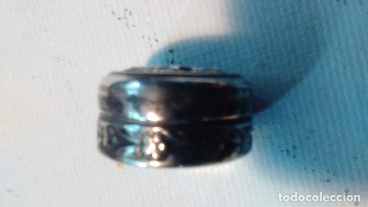 Antig&uuml;edades: Cajita de plata de ley labrada - Foto 3