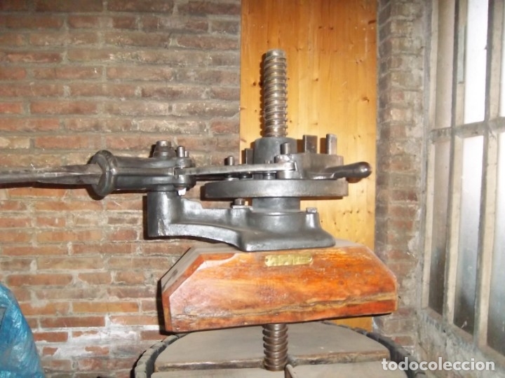 Antig&uuml;edades: Espectacular prensa de uva antigua - Foto 2