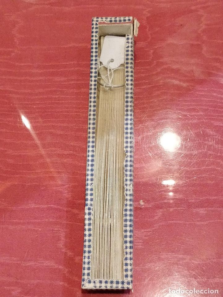 Antig&uuml;edades: Abanico blanco de celuloide C/caja - Foto 1