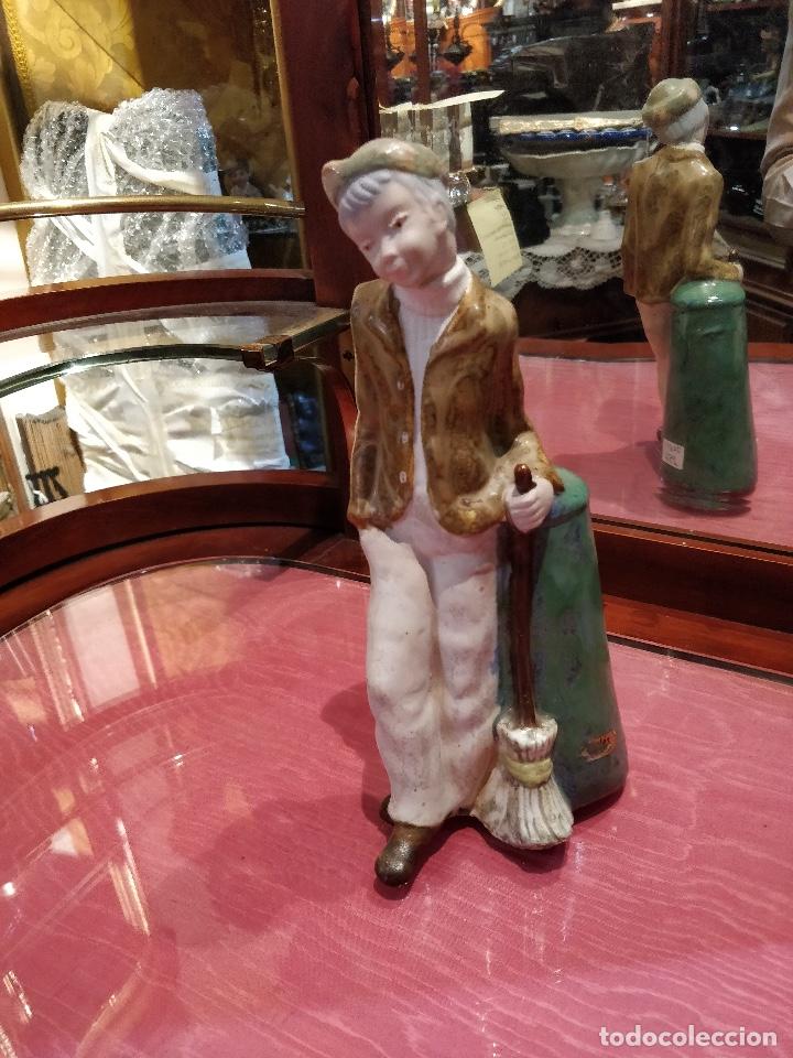 Antig&uuml;edades: Barrendero de porcelana El ingl&eacute;s - Foto 1