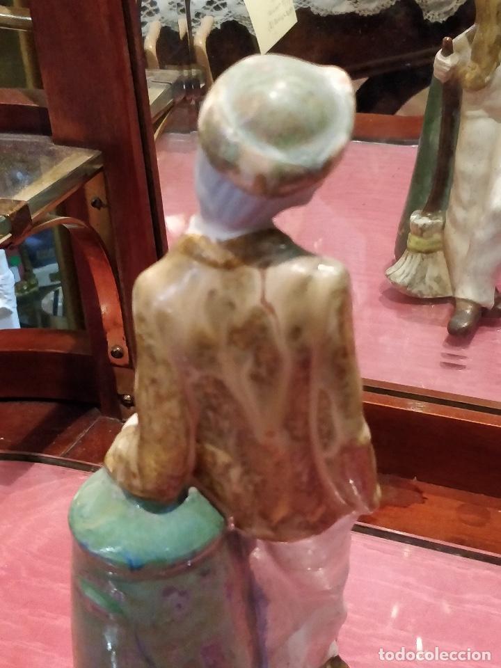 Antig&uuml;edades: Barrendero de porcelana El ingl&eacute;s - Foto 4