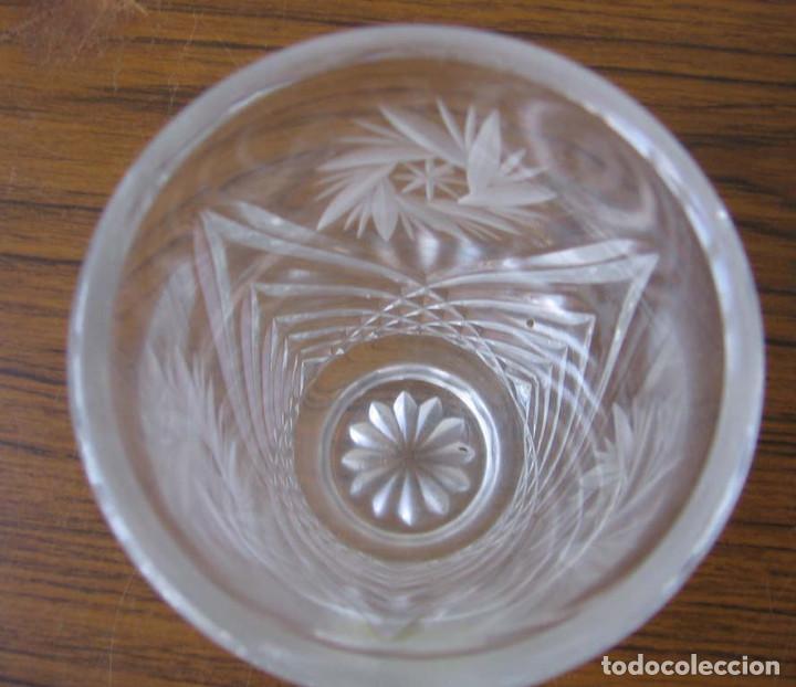 Antig&uuml;edades: FLORERO de cristal labrado - Foto 2