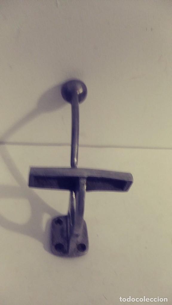 Antig&uuml;edades: colgador de aluminio macizo - Foto 5