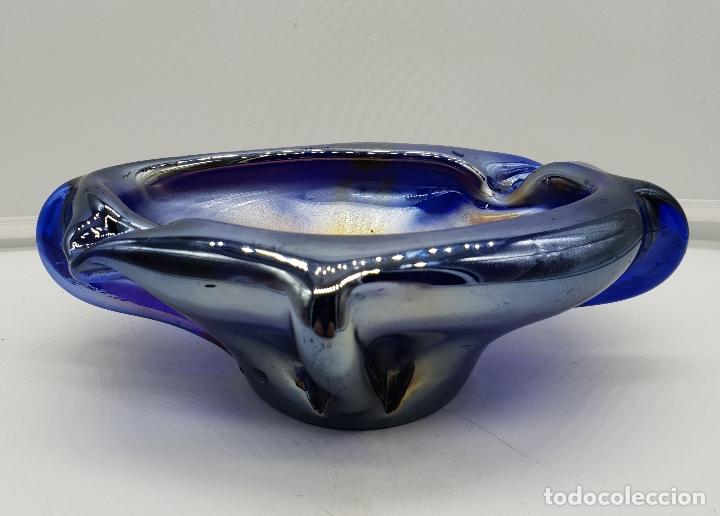 Antigüedades: Original cenicero en cristal iridiscente azulado de estilo pop art . - Foto 5 - 136816354