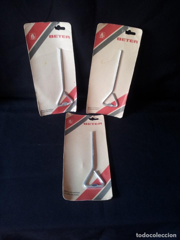 Antig&uuml;edades: 3 ABRELATAS - LLAVE 15 CMS, ANTIGUO - MARCA BETER - Foto 1