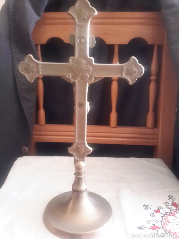 Antig&uuml;edades: Antiguo crucifijo de bronce de altar - Foto 2