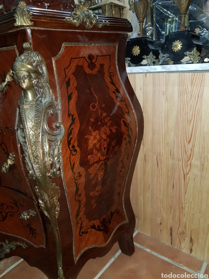 Antig&uuml;edades: Comoda Luis XV con adornos de bronce - Foto 3