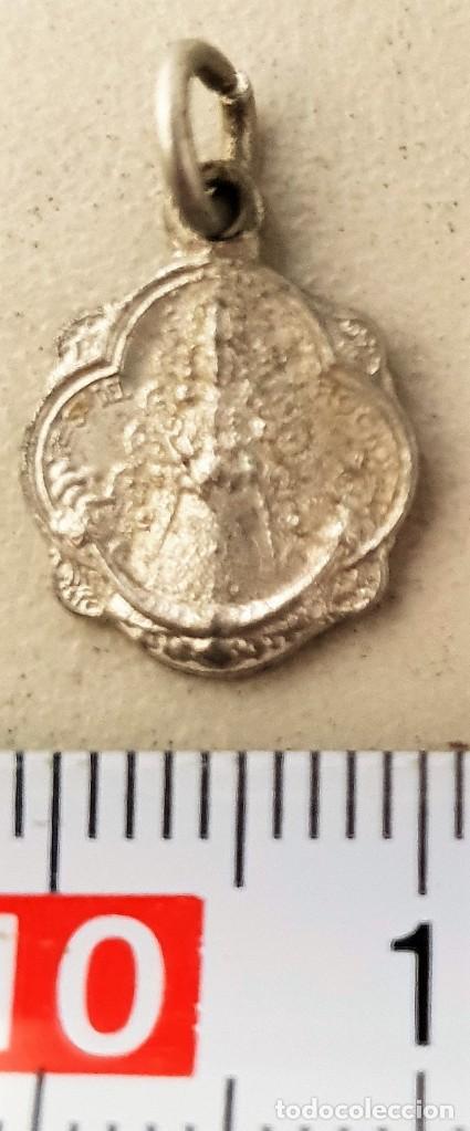 Antig&uuml;edades: Antigua medalla de la Virgen del Roc&iacute;o - Foto 1