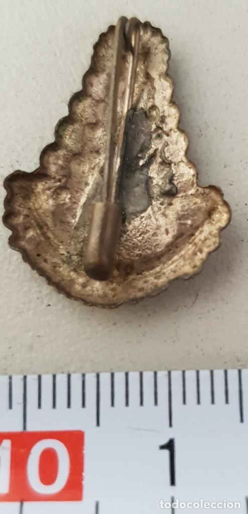 Antig&uuml;edades: Antiguo broche de la Virgen del Roc&iacute;o - Foto 2