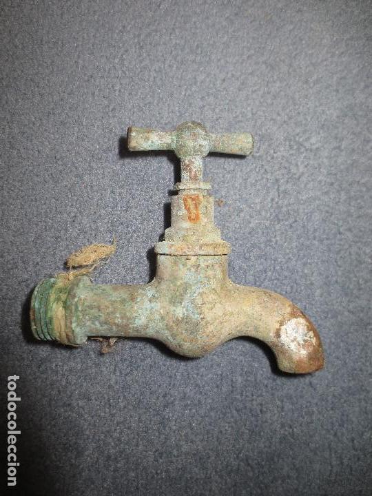 Antig&uuml;edades: antiguo grifo bronce - Foto 1