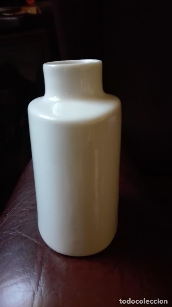 Antig&uuml;edades: Frasquito de porcelana - Foto 2