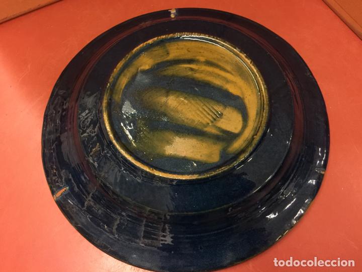 Antigüedades: Precioso plato de ceramica pintado a mano, pez o pescado. Impecable - Foto 3 - 137437070