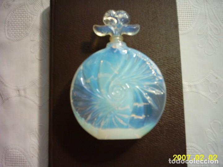 Oggetti Antichi: ANTIGUO FRASCO DE TOCADOR EN CRISTAL. FRANCIA. 14 X 10 X 3 Cm.