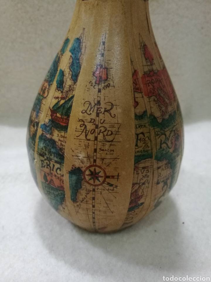 Antiquit&auml;ten: Antigua botella de cristal de Italia recubierta en piel