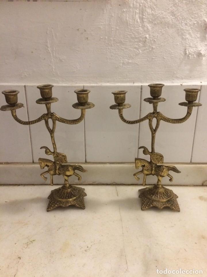 Antig&uuml;edades: Pareja de candelabros de tres luces - Foto 1