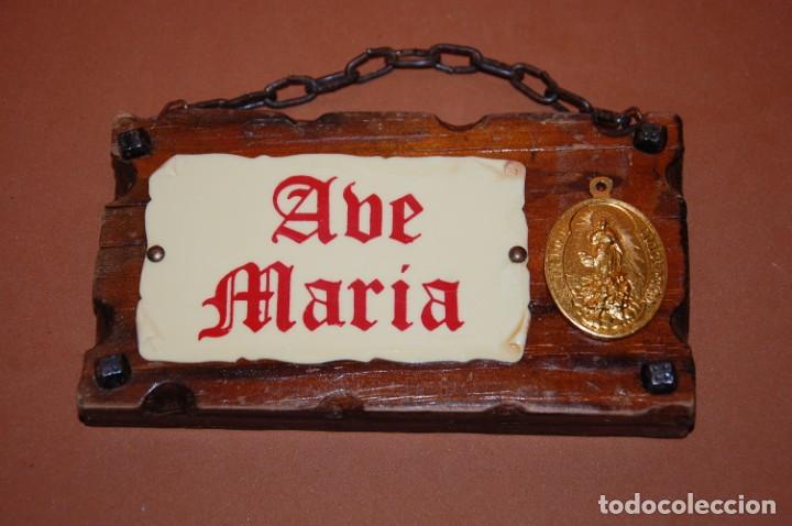 Antig&uuml;edades: PLACA DE MADERA AVE MARIA+MEDALLON INMACULADA - Foto 1