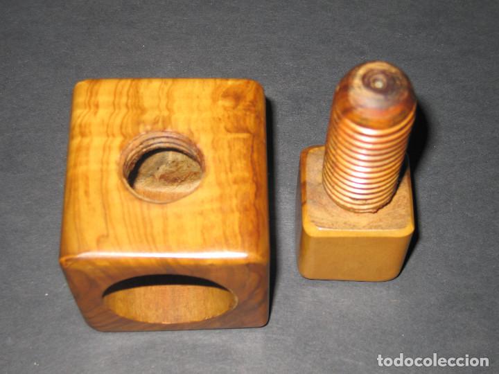 Antig&uuml;edades: Casca Nueces de Madera - a&ntilde;os 40 - Foto 2