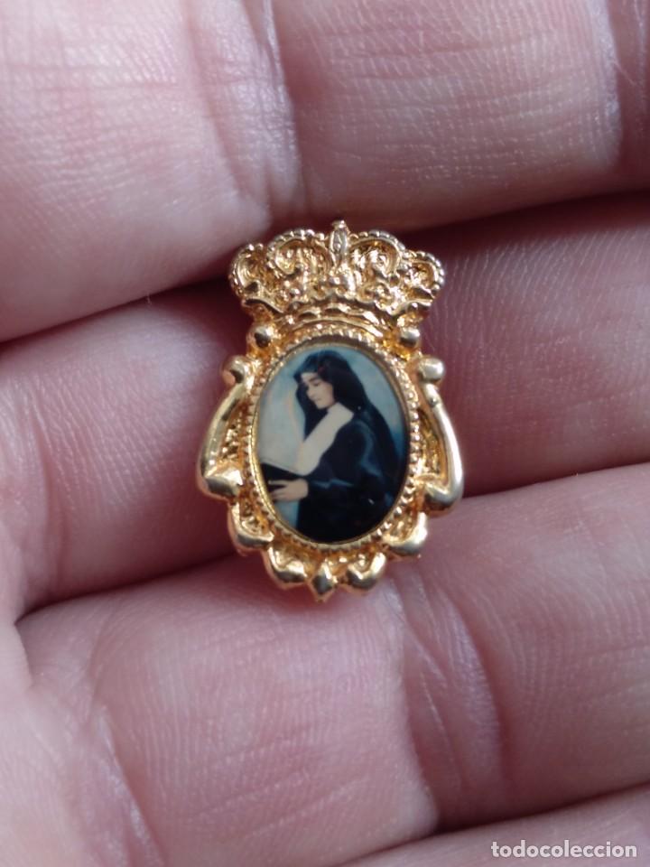 Antig&uuml;edades: Insignia alfiler religioso - Foto 1