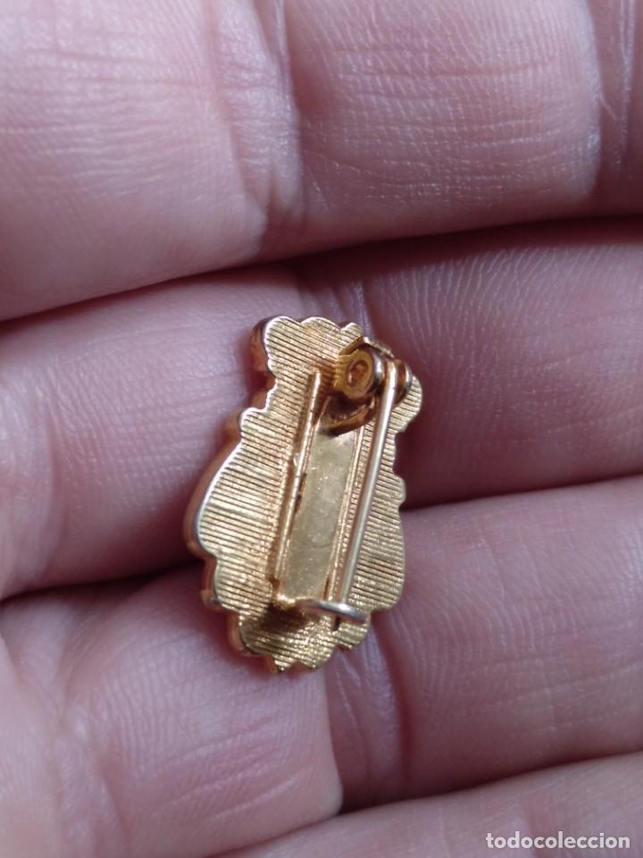 Antig&uuml;edades: Insignia alfiler religioso - Foto 2