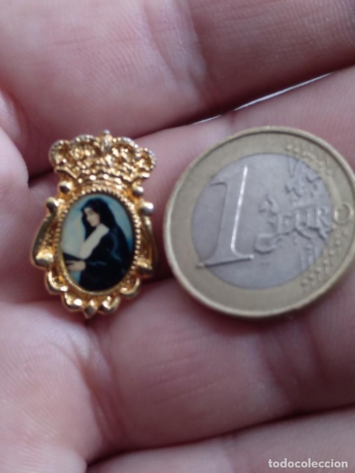 Antig&uuml;edades: Insignia alfiler religioso - Foto 4