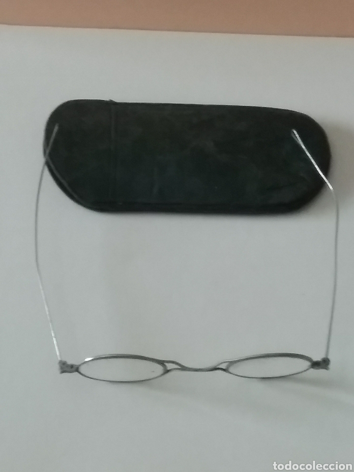 Antig&uuml;edades: Gafas antiguas con funda. - Foto 2