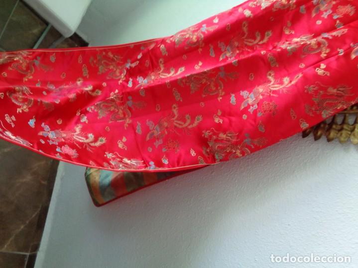 Antig&uuml;edades: BONITO KIMONO EN SEDA BROCADA COLO ROJO - Foto 8