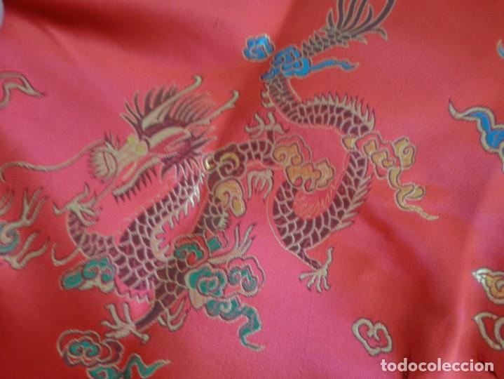 Antig&uuml;edades: BONITO KIMONO EN SEDA BROCADA COLO ROJO - Foto 17