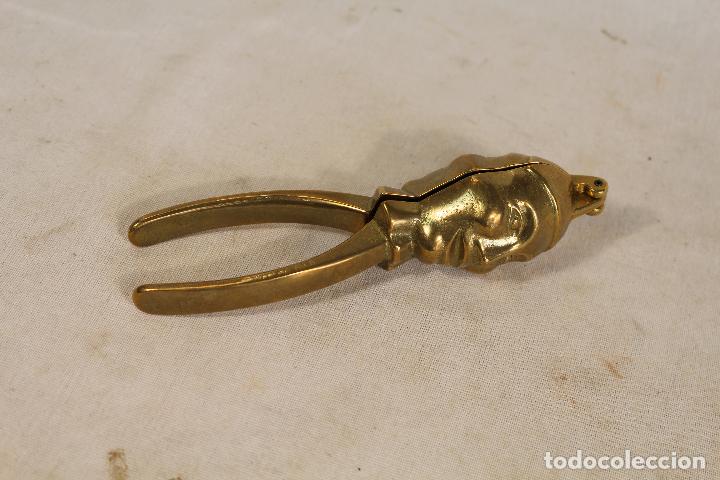 Antig&uuml;edades: cascanueces de bronce - Foto 4