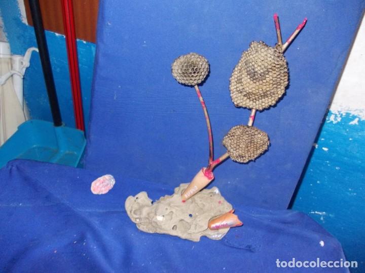 Antiquit&eacute;s: panales de avispas en arbolito