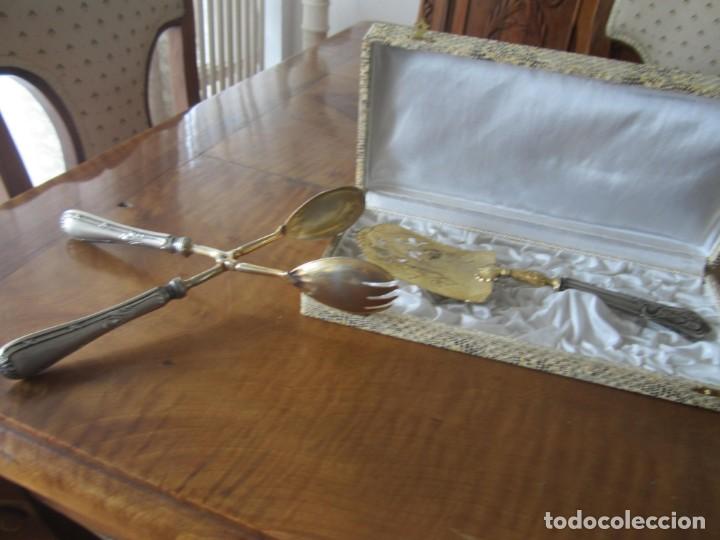 Antig&uuml;edades: Cuberteria de servir reposteria ba&ntilde;ada en plata - Foto 2